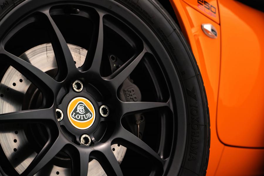 Колеса Lotus Elise Cup 250 2017 года  (UK) (фото 34 из 46)